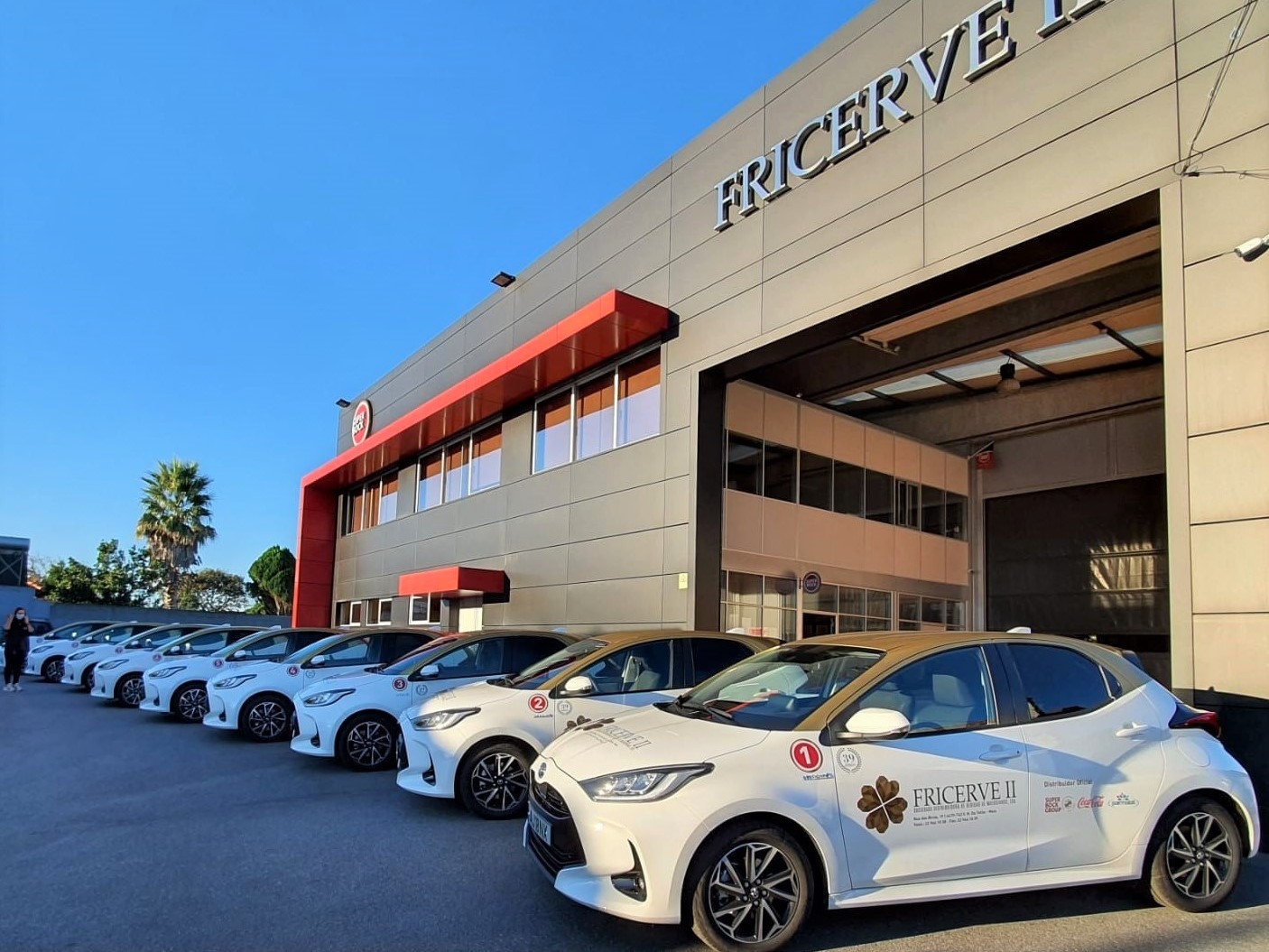 FRICERVE compra 9 viaturas Toyota Yaris Hybrid para deslocações comerciais na Caetano Auto Maia
