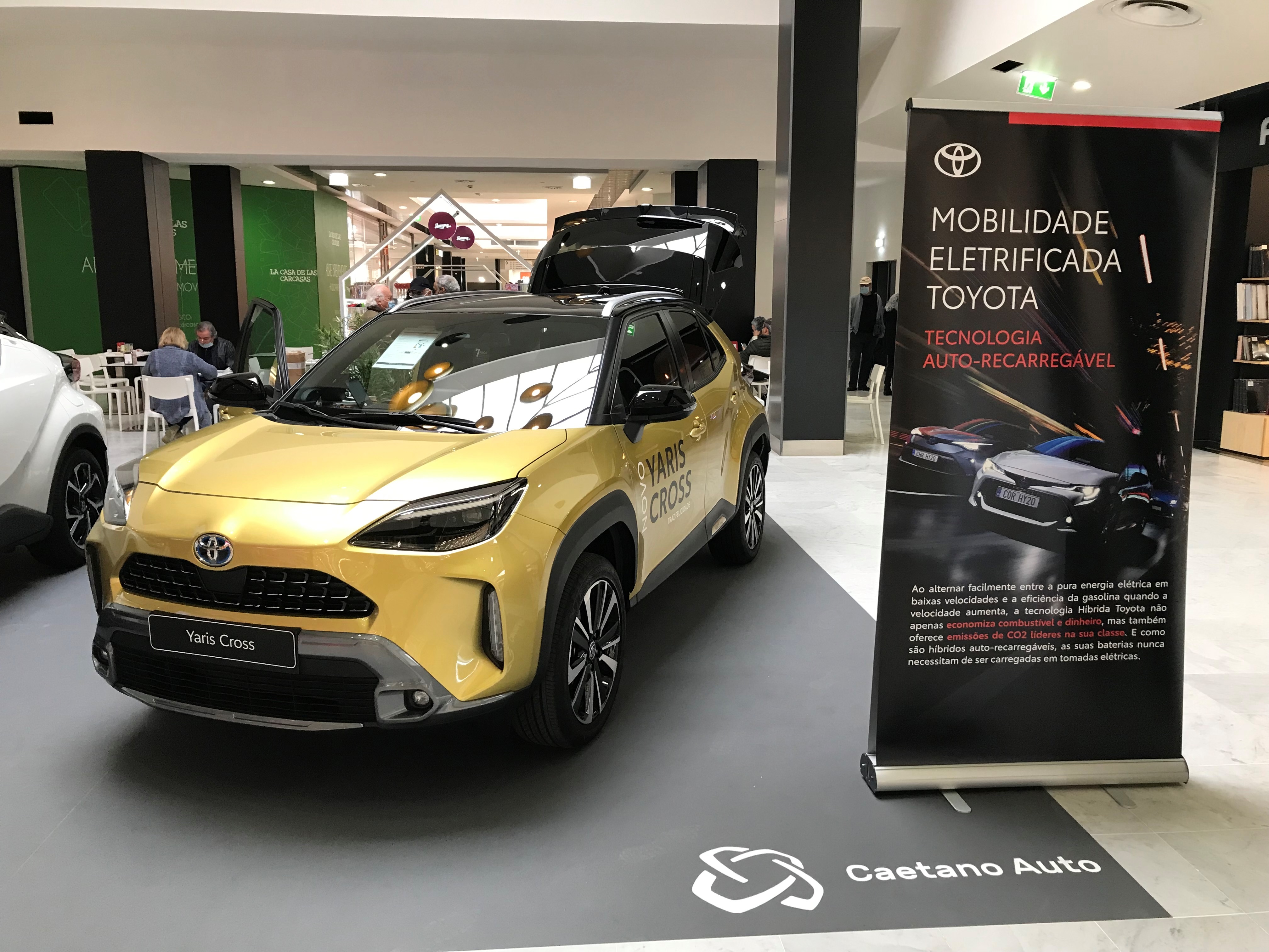 Caetano Auto em Aveiro promove tecnologia híbrida Toyota no Centro Comercial Glicínias de Aveiro